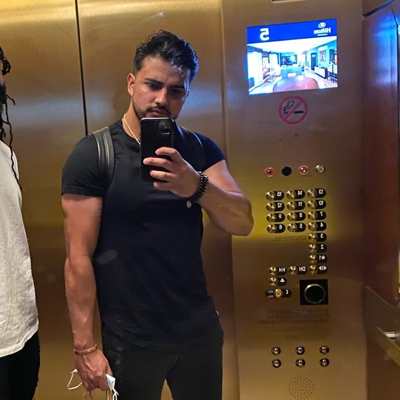 Meet your Posher, Ricardo - Picture 1 of 1